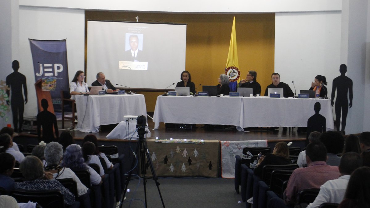 Una audiencia pública de de la Jurisdicción Especial para La Paz (JEP), en Medellín (Colombia).