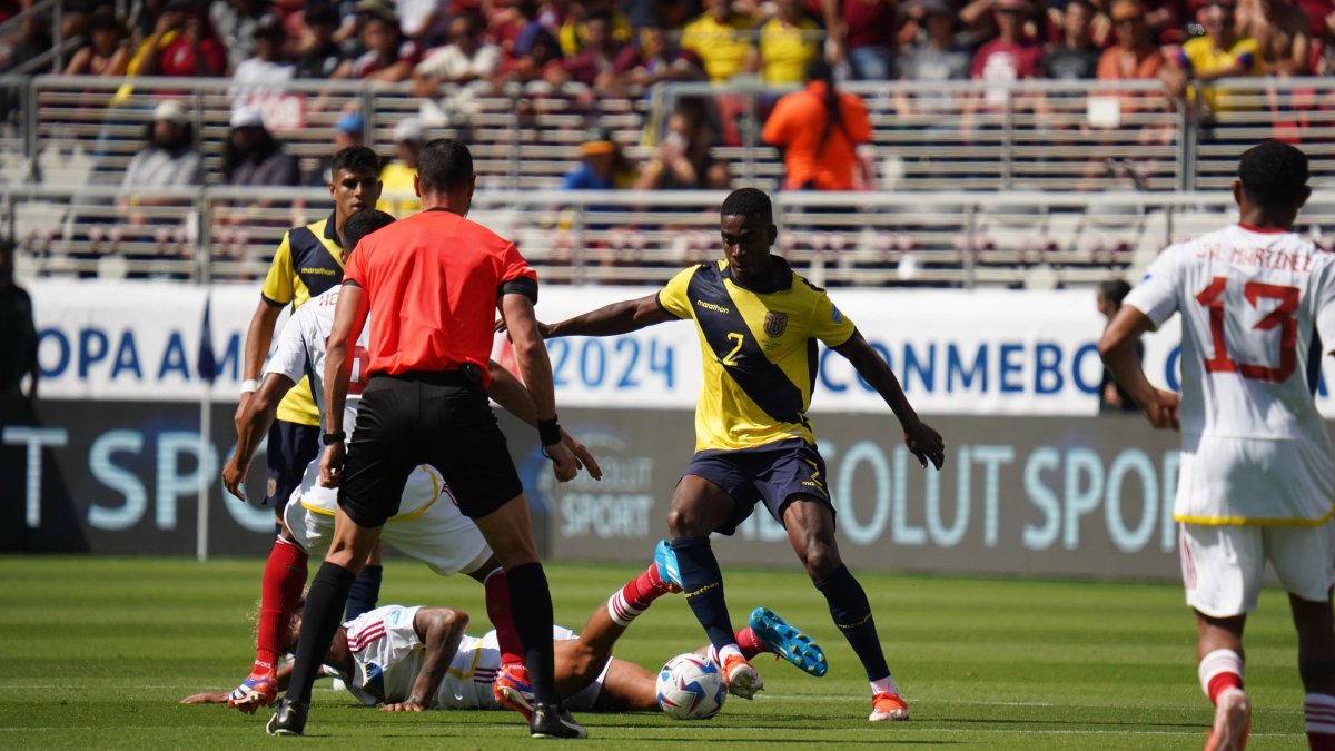 Ecuador sucumbió 2-1 en su debut copero ante la Vinotinto.