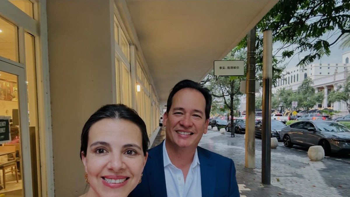 Los exministros de Gobierno María Paula Romo y Henry Cucalón.