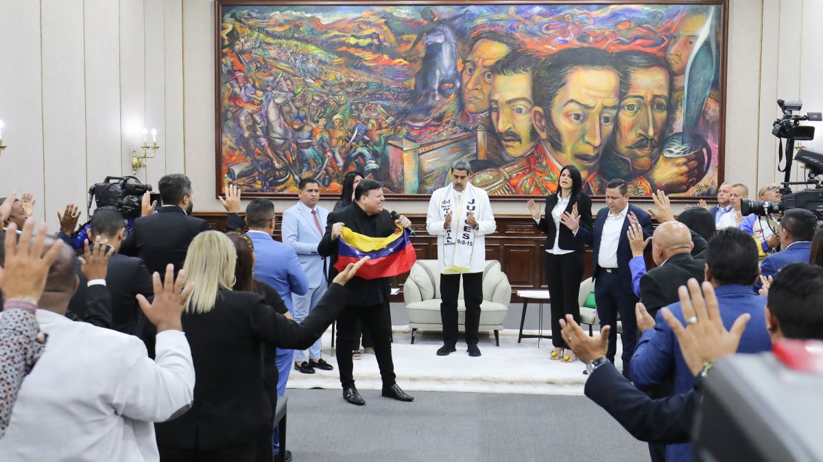 Presidente de Venezuela, Nicolás Maduro en el Acto Cristiano de Arrepentimiento Nacional y Entronamiento de Jesucristo, en Caracas.
