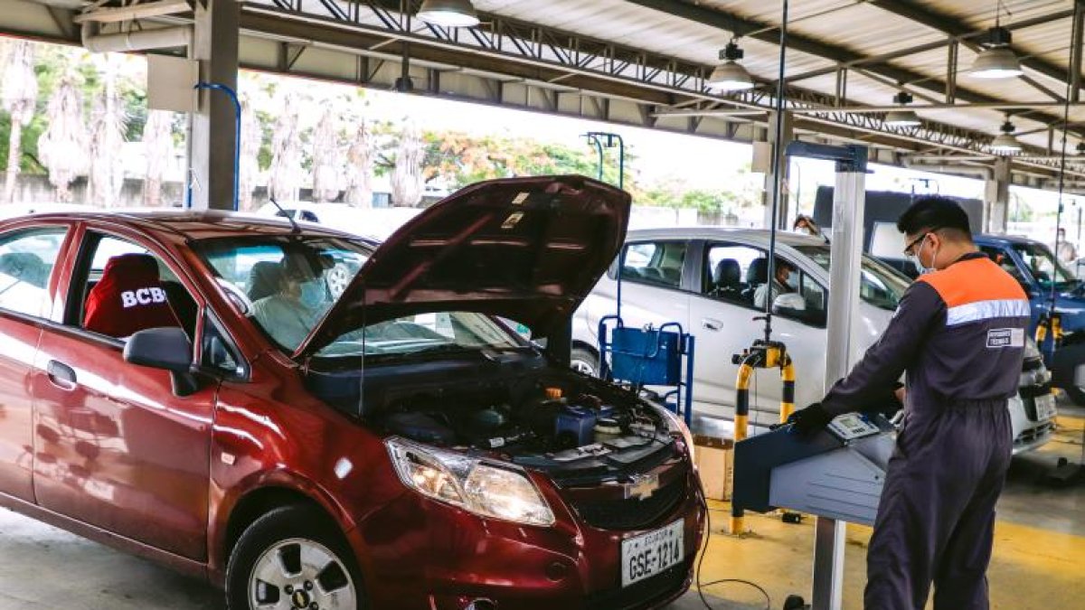 Todos los automóviles deben pasar por una revisión técnica vehicular