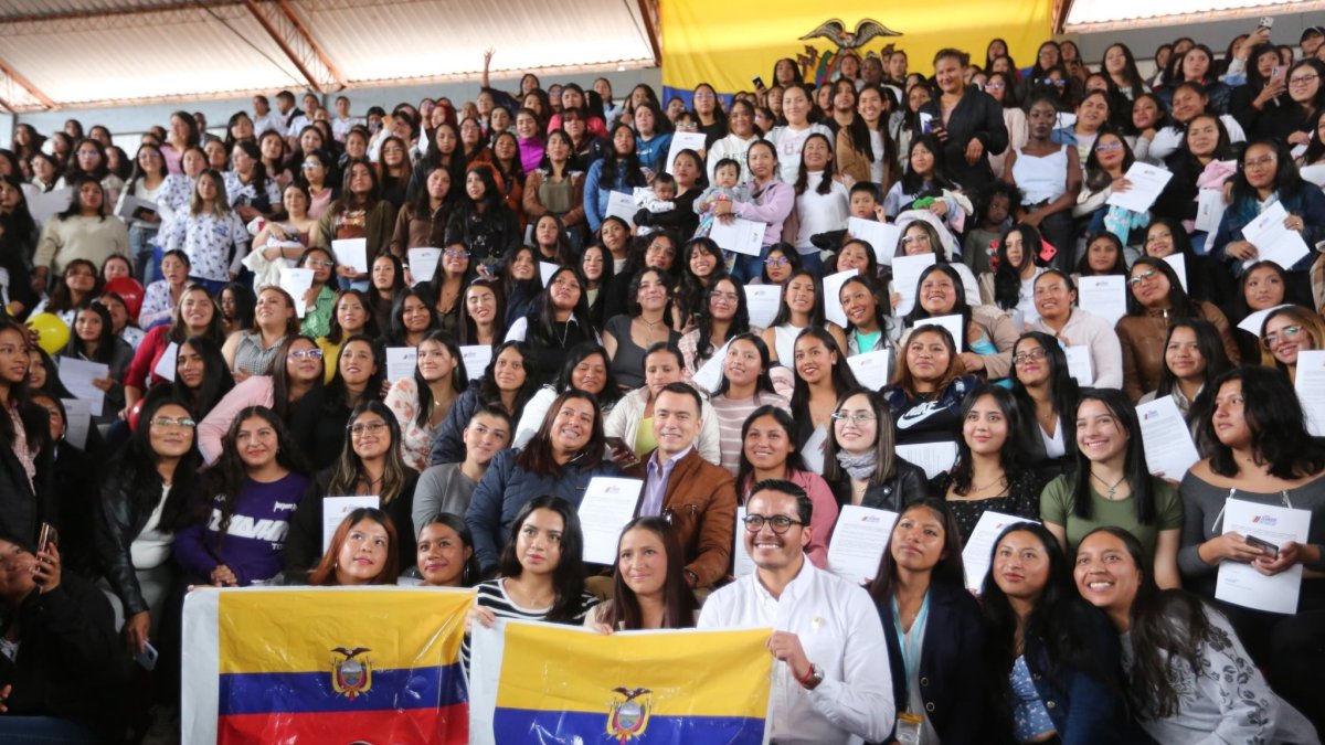 El beneficio es que 40 mil mujeres accederán a estudios superiores de forma gratuita.