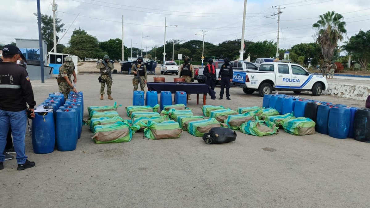 El alcaloide era transportado en 20 bultos, como se observa en la imagen.