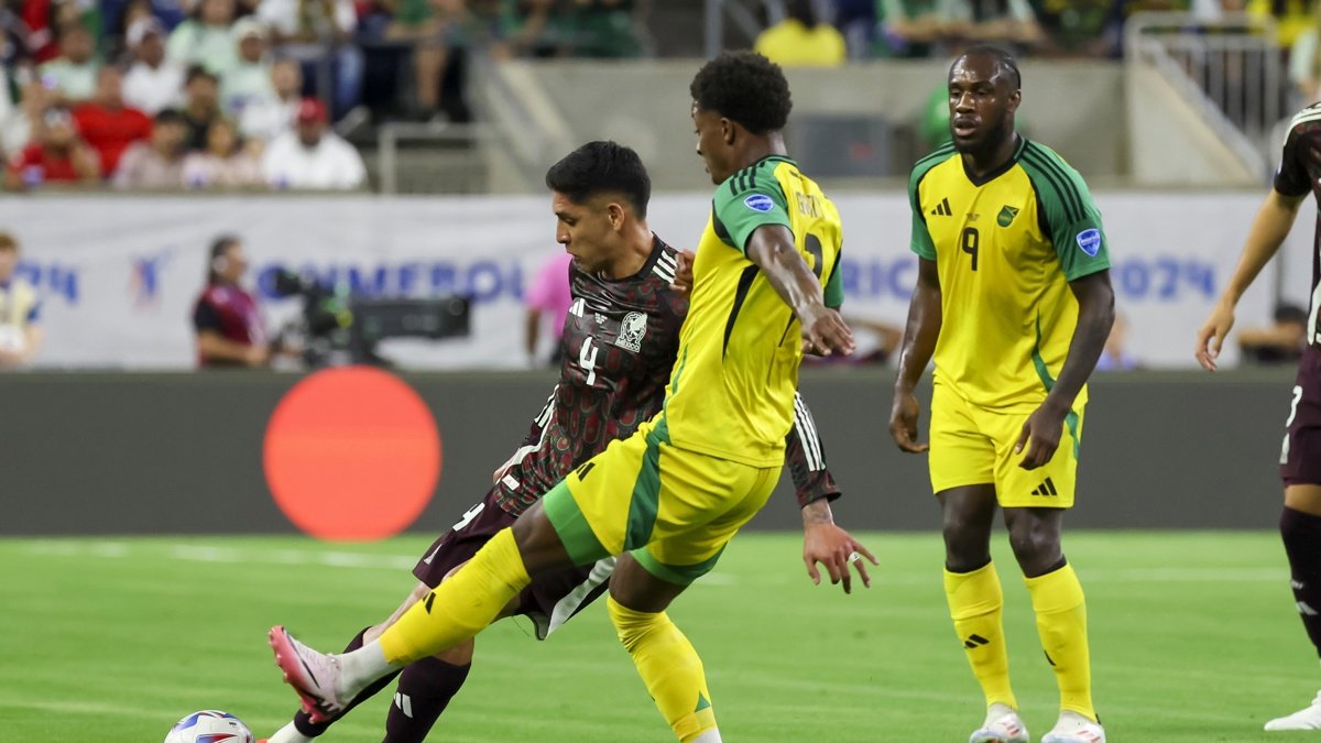 Imagen de archivo del mexicano Edson Alvarez en el partido de la Copa América contra Jamaica.