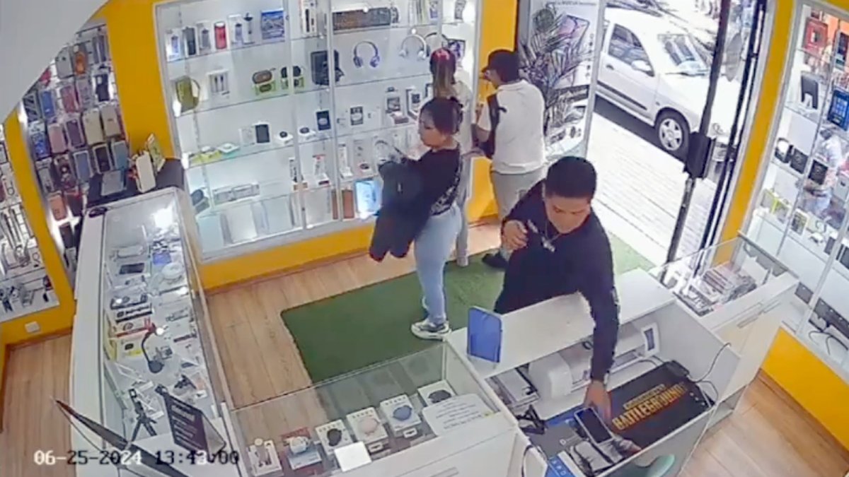 Personas robaron en un local comercial en el centro de Tumbaco