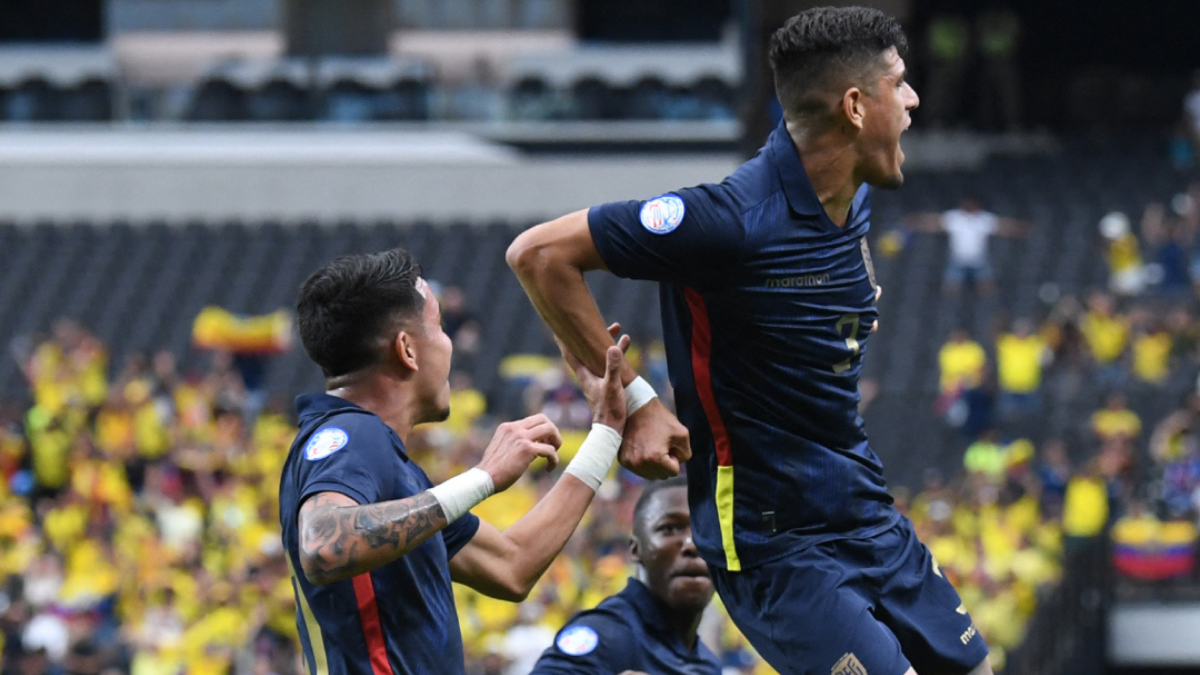 Piero Hincapié celebrando su gol frente a Jamaica.