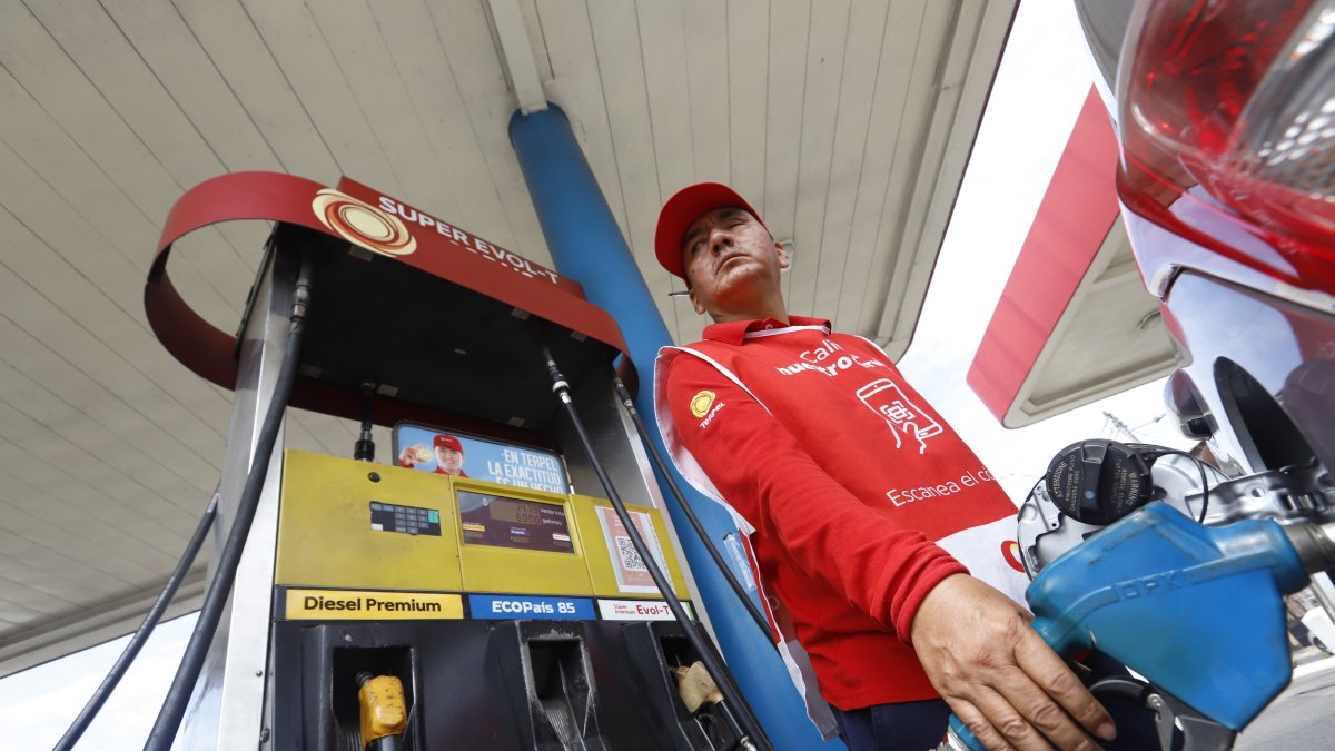 El alza del precio de gasolinas regirá desde este 28 de junio.