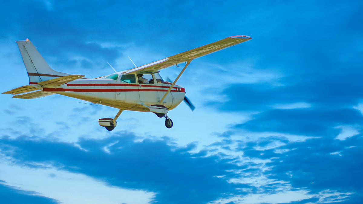 Referencial. El ataque provocó que a su llegada al aeropuerto José Joaquín de Olmedo, la nave presente derrame de combustible.