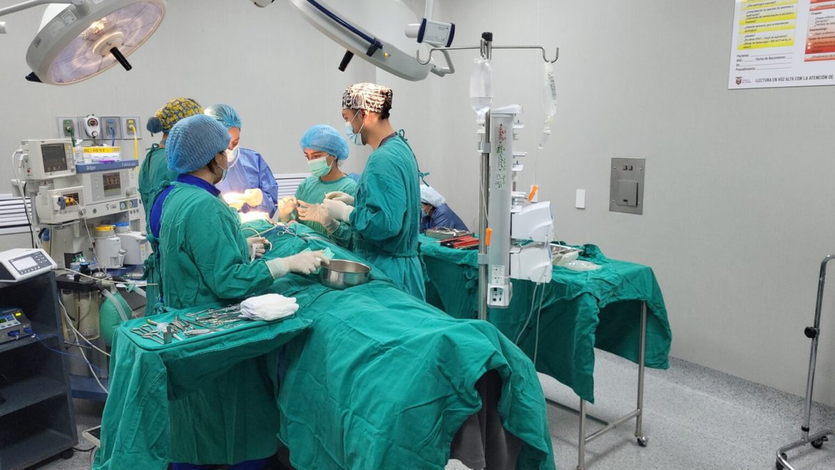 Los hospitales de la red de salud pública deben tener operativos sus equipos de diagnóstico en un plazo de 90 días.