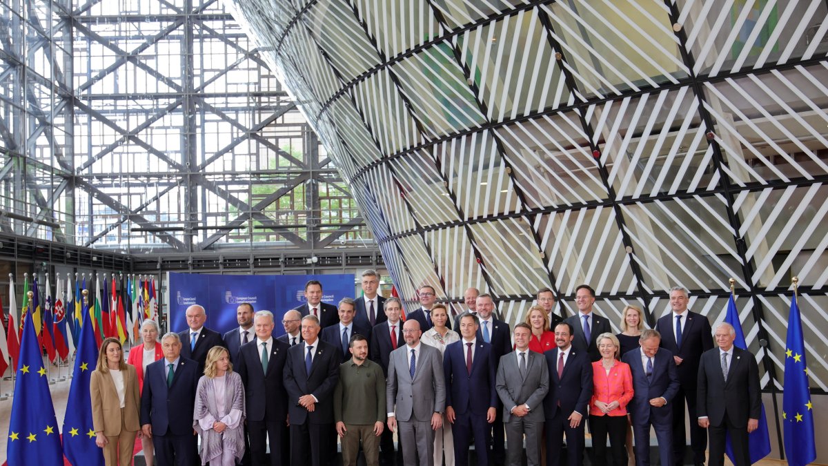 Bruselas. Los líderes de la Unión Europea aparecen junto al presidente de Ucrania, Volodímir Zelensky.