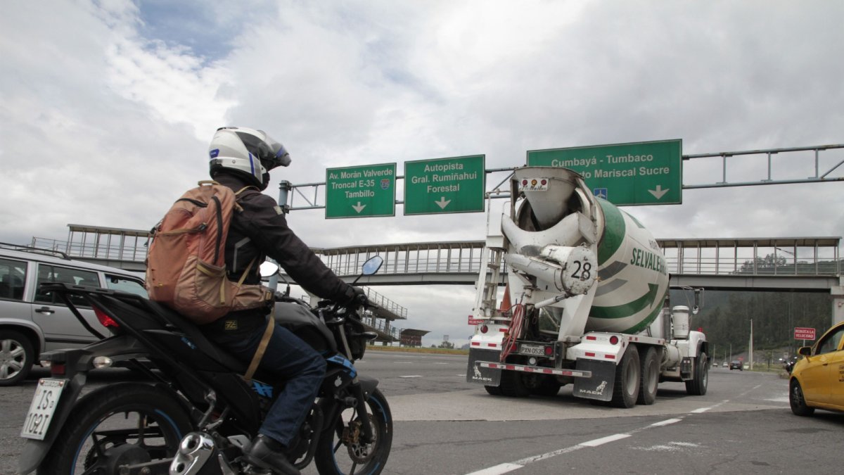 Usuarios denuncian que la falta de iluminación y presencia policial son un factor para atraer a los delincuentes a la Simón Bolívar.