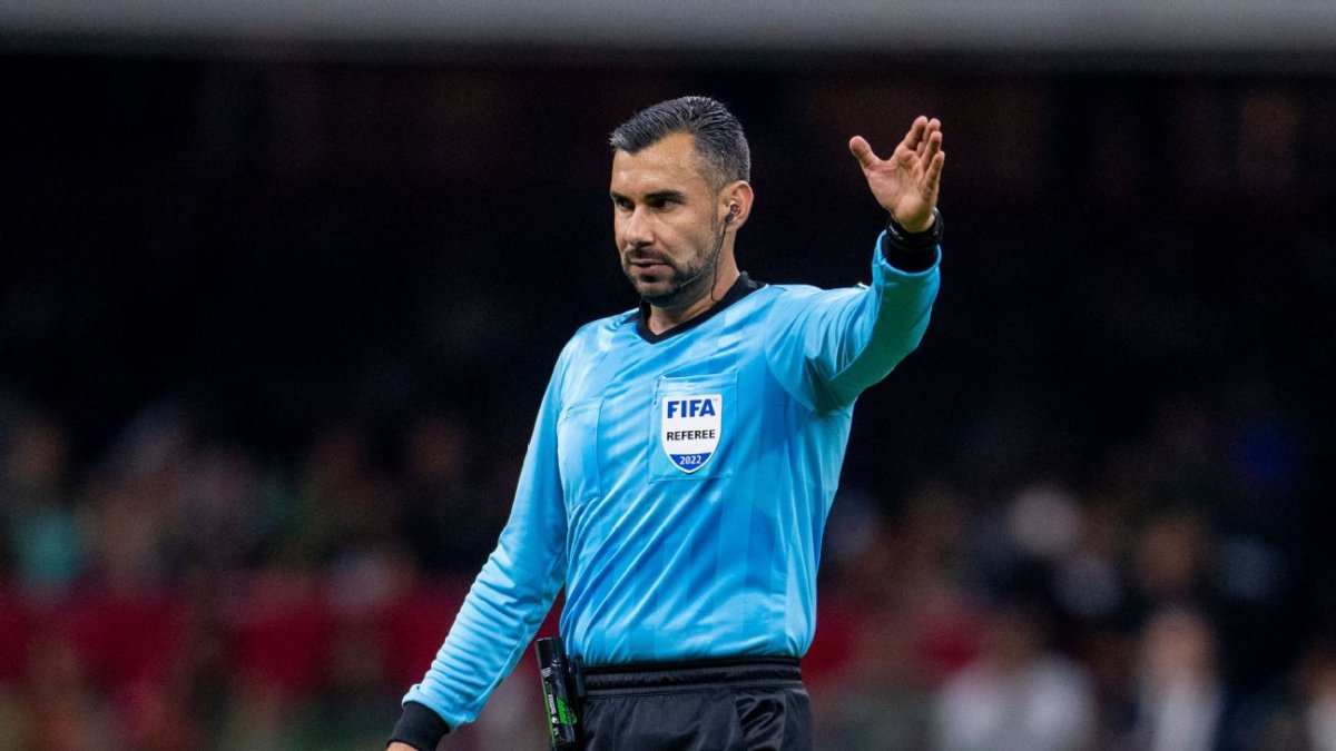 El árbitro guatemalteco Mario Escobar Toca estuvo en Qatar 2022
