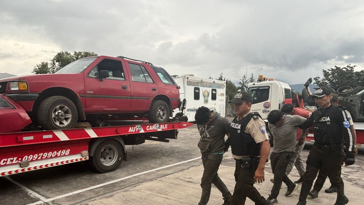 Tres personas fueron detenidas por delito de robo de vehículos y posesión de sustancias