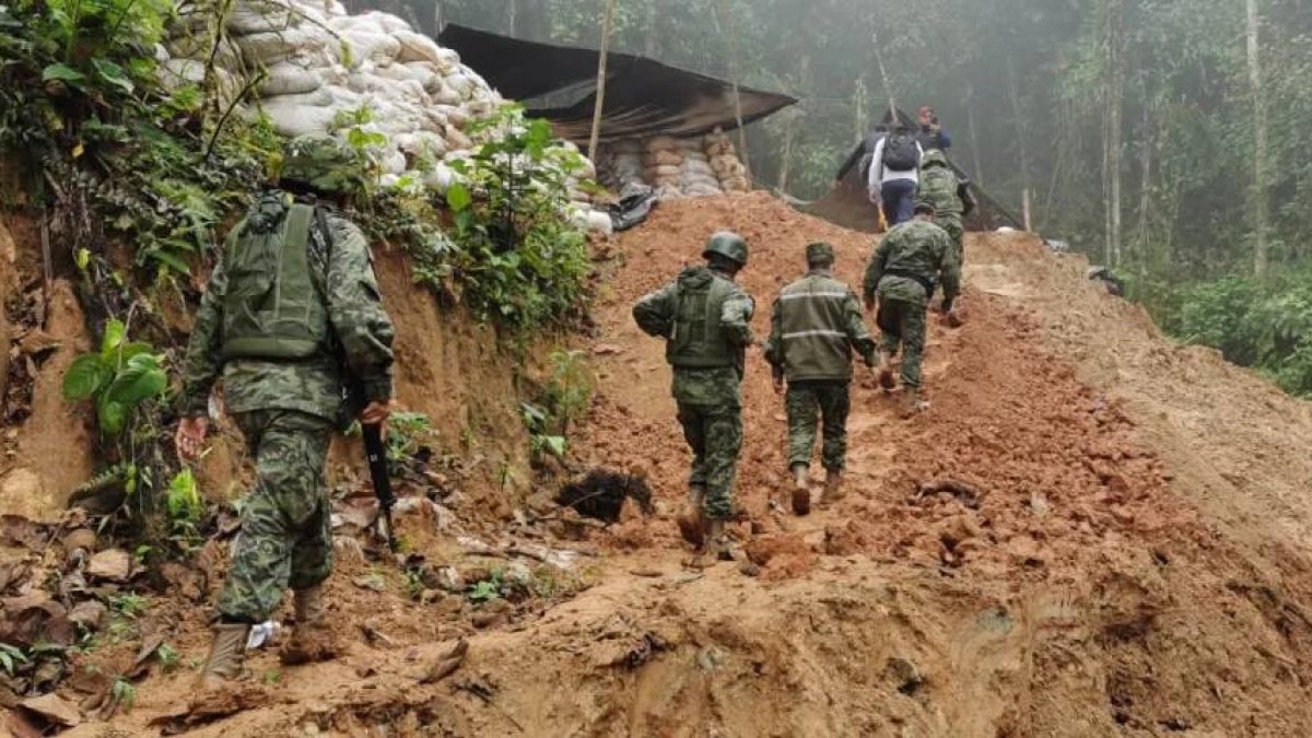 El Ejército intervino en el sitio para que se realicen los levantamientos de cadáveres.