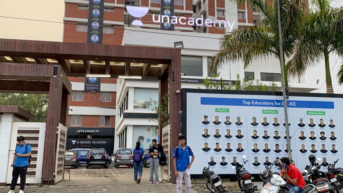 Estudiantes de varias academias de estudios de la ciudad de Kota, que preparan a los jóvenes para los competitivos exámenes de acceso a universidades de élite.