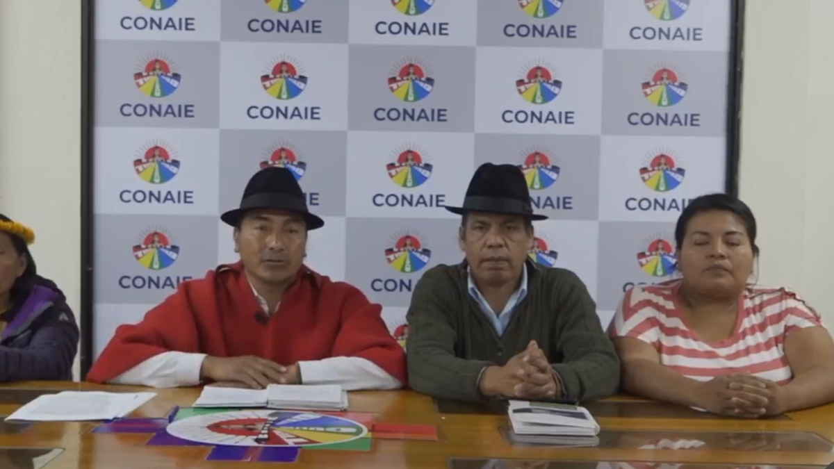 En la rueda de prensa virtual el presidente de la CONAIE estuvo acompañado de dirigentes indígenas
