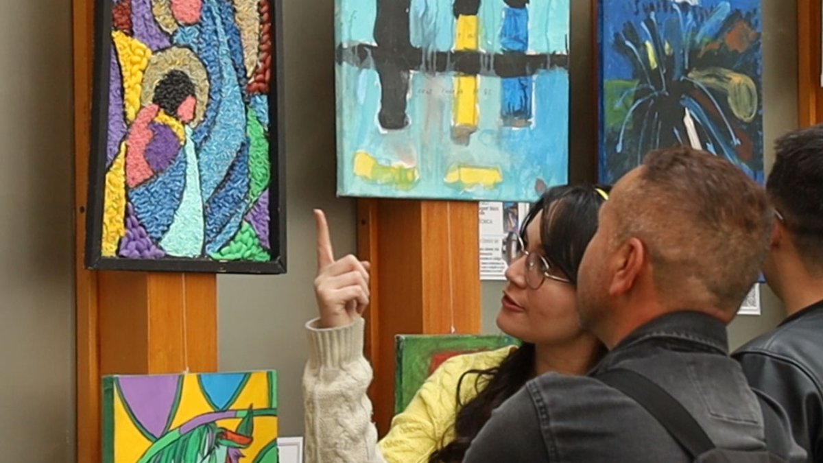 Arte. La muestra recoge trabajos de nueve jóvenes artistas de la urbe.