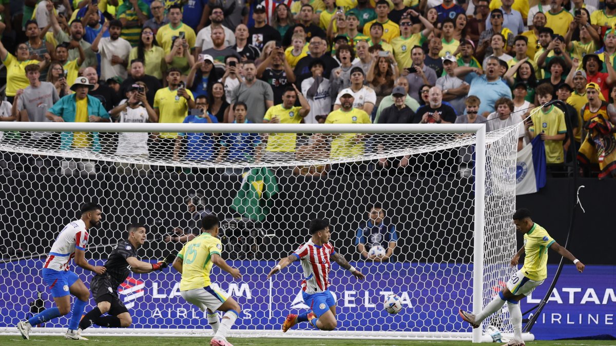 En la fecha 2 de la fase de grupos, Brasil ganó 4-1 a Paraguay.