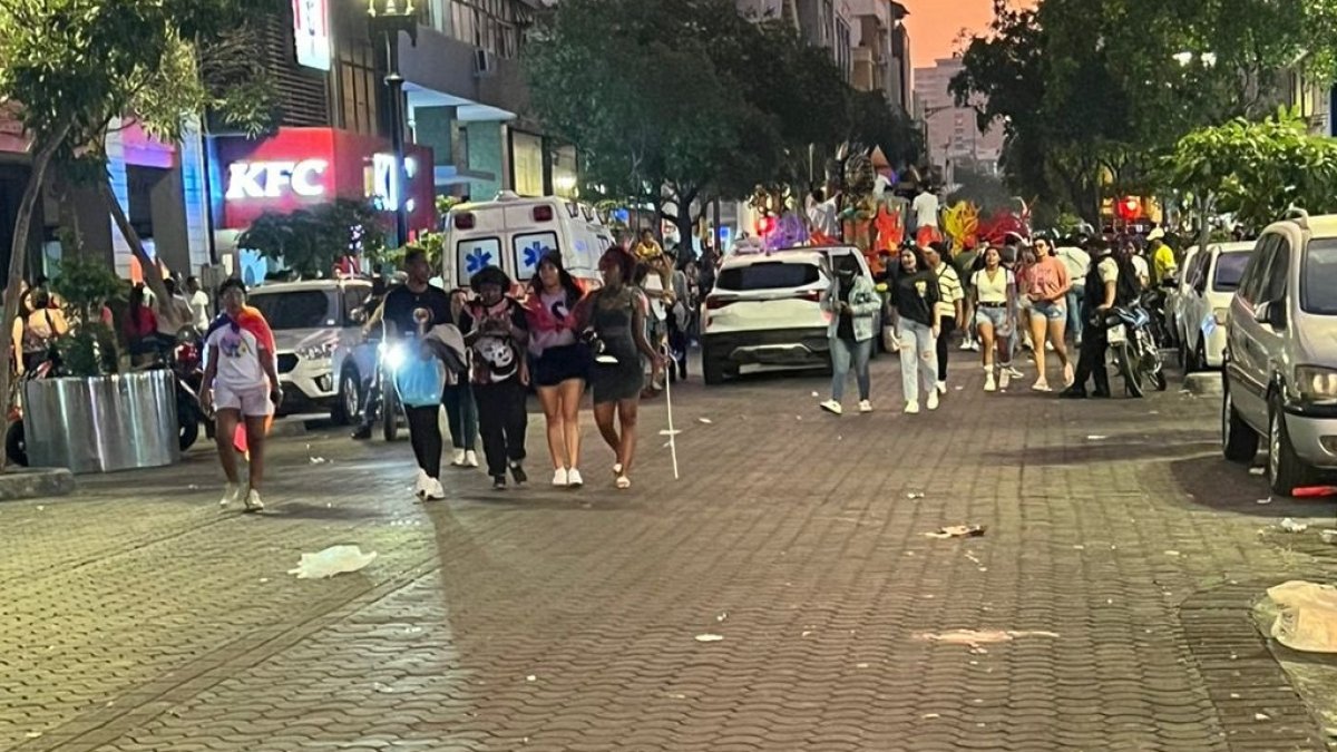 Foto publicada por el alcalde de Guayaquil Aquiles Álvarez sobre el desfile de la comunidad LBGTI.