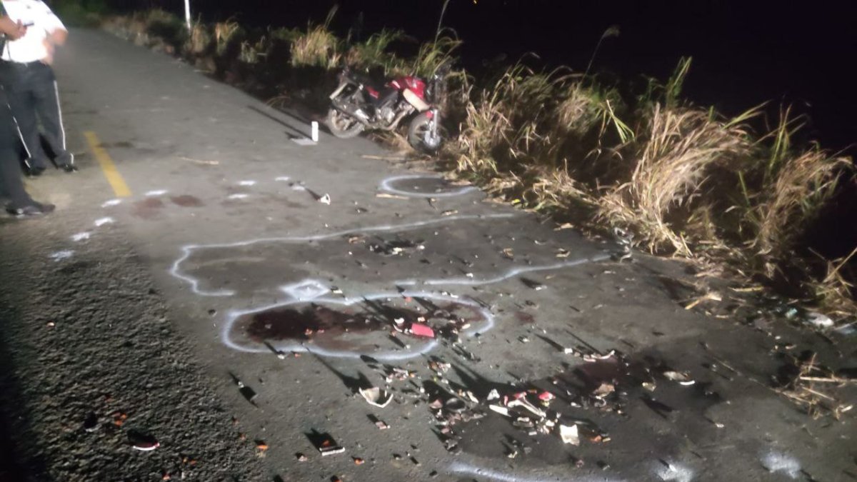 A las dos víctimas las llevaron al hospital donde confirmaron su deceso.