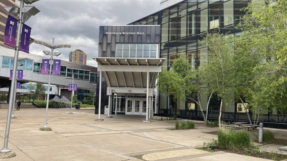 La adolescente compartió una fotografía que tomó en el lugar en donde estudia. Se trata del Wheelock Whitney Hall- Minneapolis Community & Technical College.