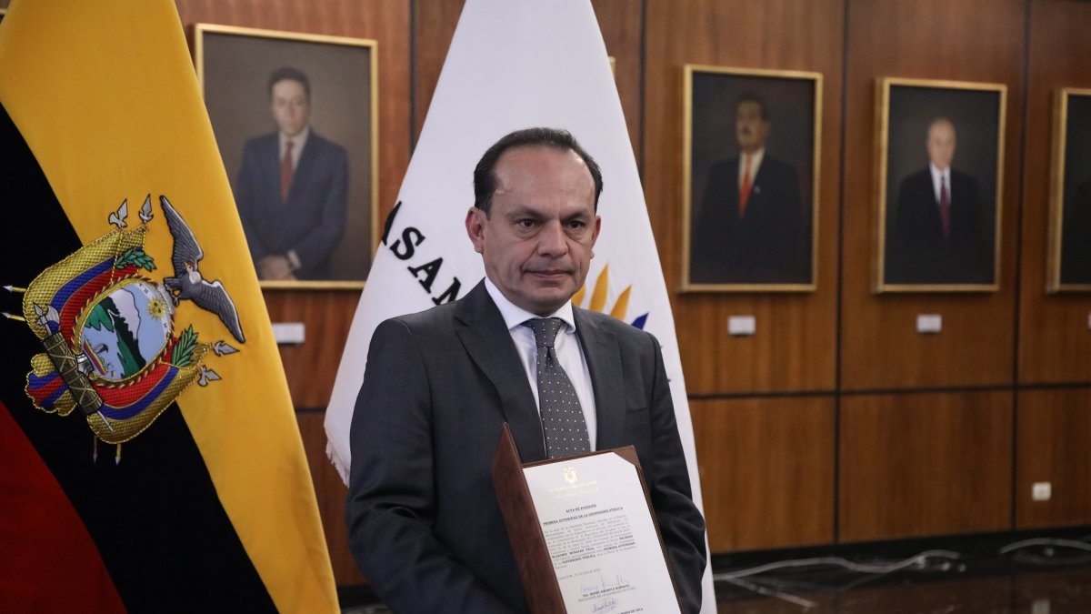 Ricardo Morales Vela fue posesionado como nuevo defensor público.