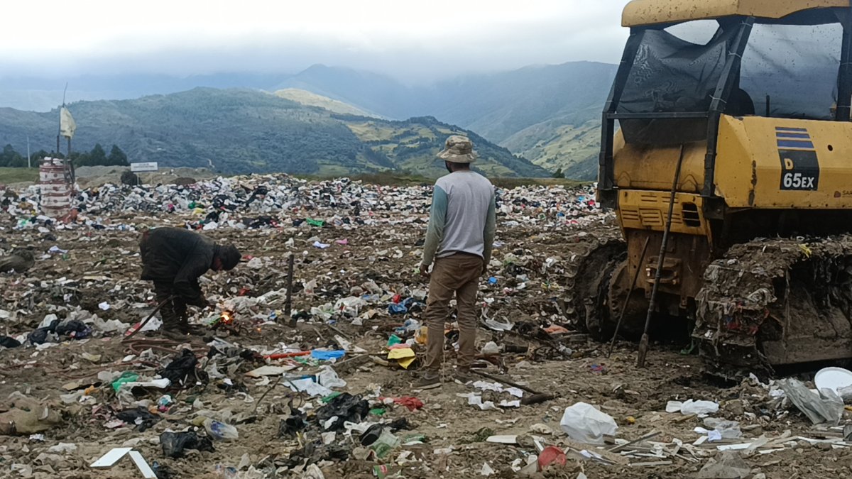 El relleno sanitario de Loja, según advierten especialistas y concejales, está colapsado y ya cumplió su vida útil.