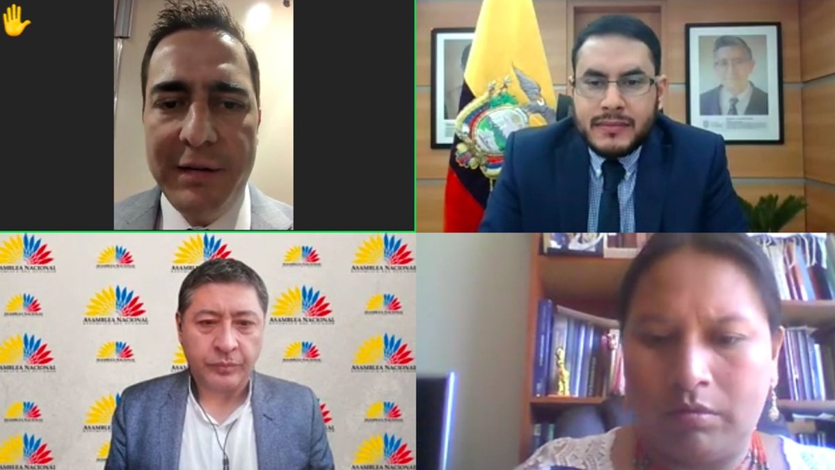 Peñafiel y otros legisladores de la Comisión hicieron preguntas al viceministro de Trabajo, Guido Bajaña.