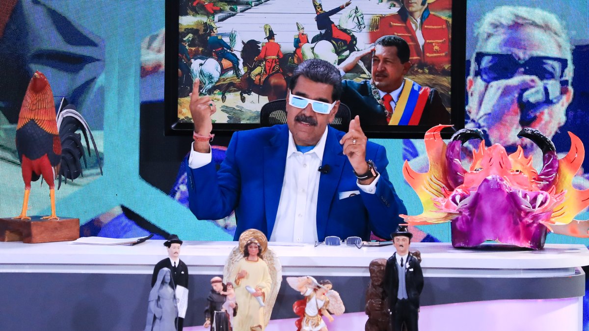 El presidente Nicolás Maduro durante la transmisión de su programa semanal de televisión 
