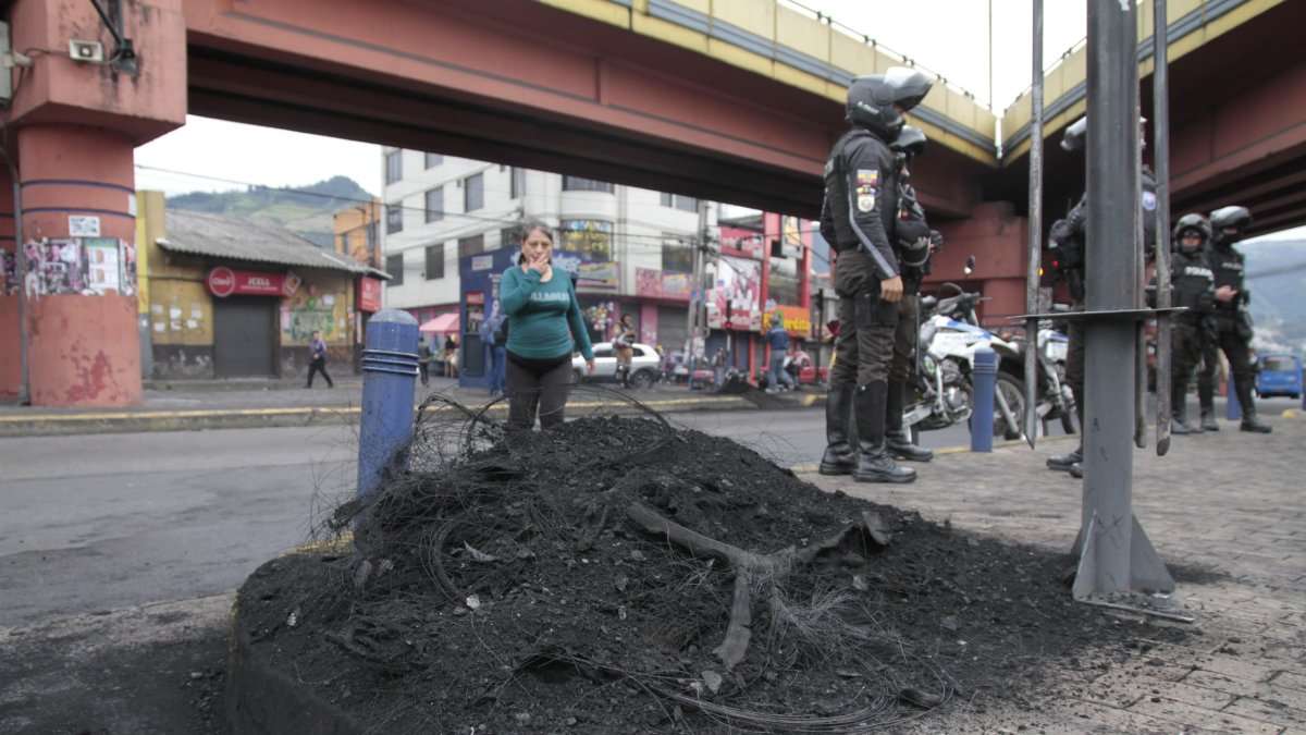 Protestas en contra de eliminación de subsidios de combustibles en Quito.