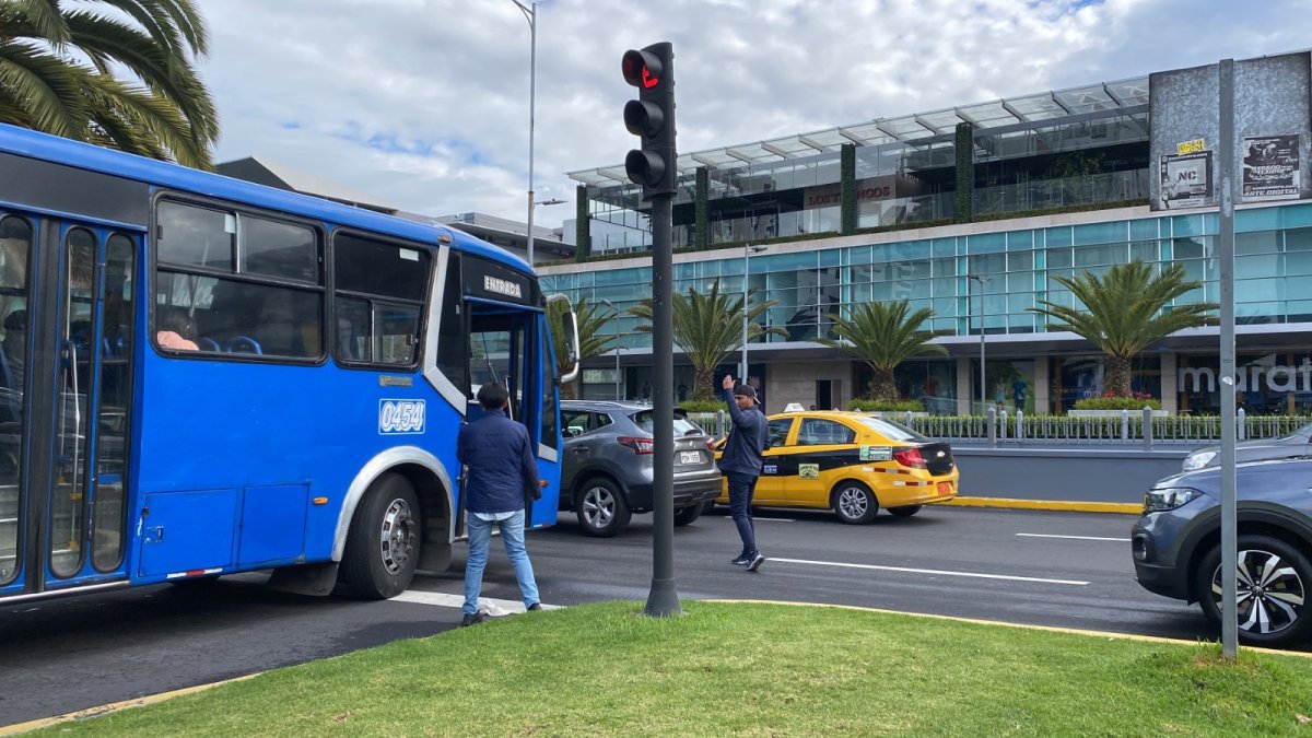 No obedecer las señales de tránsito es la infracción más común en Quito, alrededor 7 157.persoas han sido multadas
