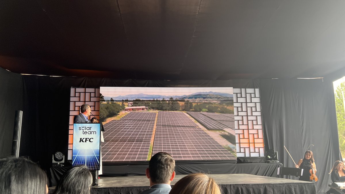 KFC ha implementado energía solar para reducir su huella ambiental