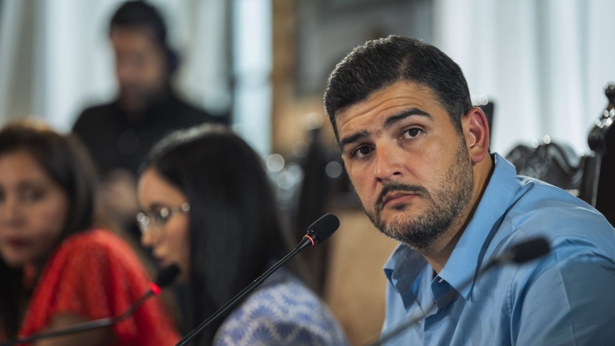 El alcalde de Guayaquil, Aquiles Álvarez, exigió al Ministerio de Finanzas la firma de la garantía soberana.