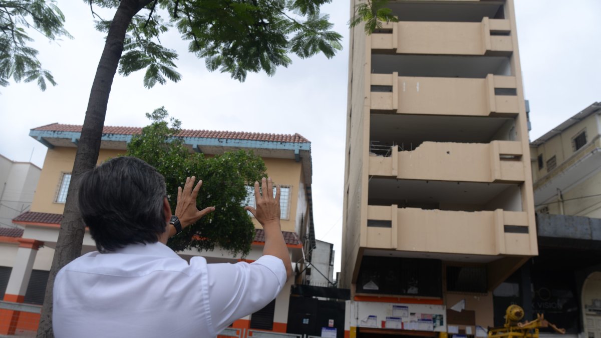 La inclinación del edificio Fantasía, ubicado en la avenida 9 de Octubre, fue denunciada ya hace meses por la ciudadanía.