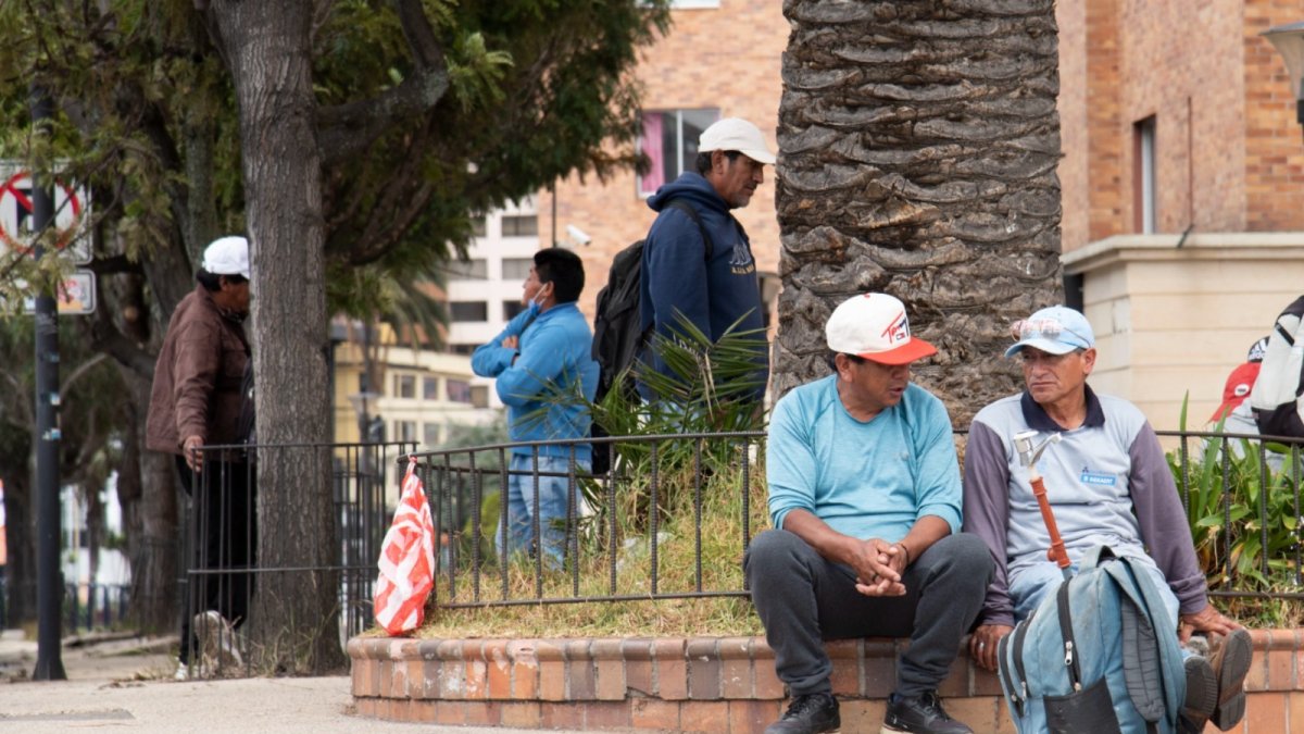 Granados . Este sector acoge a más de 200 personas, en su mayoría adultas mayores, que están a la espera de ser contratadas en plomería, pintura y otros oficios.