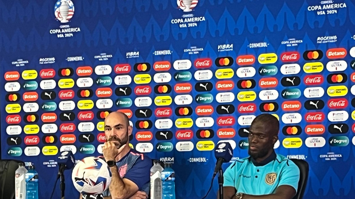 Félix Sánchez Bas y Enner Valencia recibieron a la prensa un día antes del partido contra Argentina