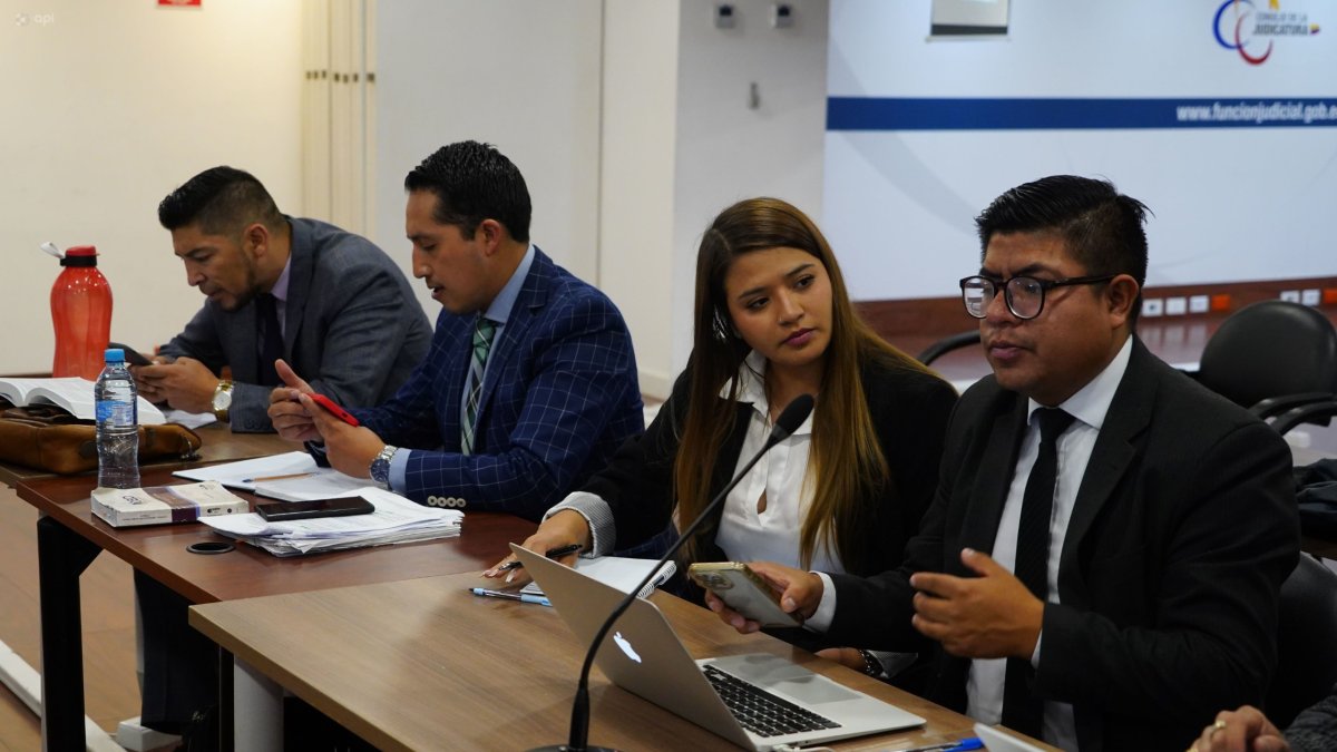 Defensores. Los abogados de los cinco sospechosos objetaron  este 3 de julio er a los testigos en el quinto día de juicio.