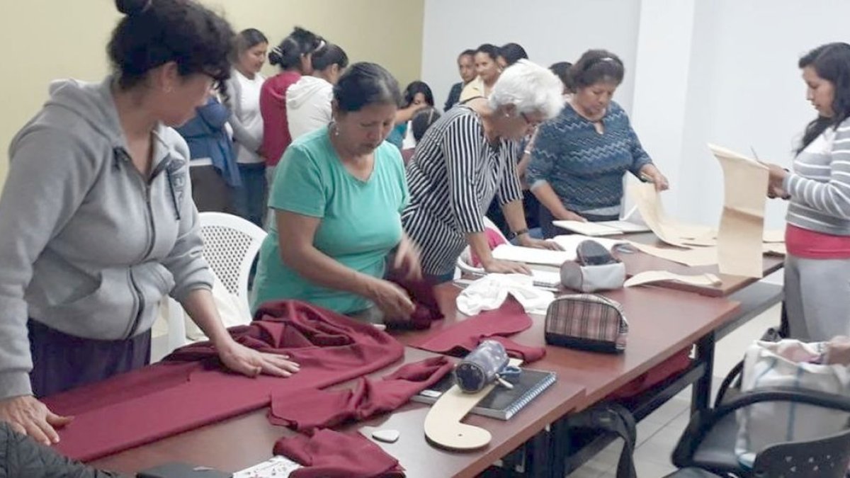 Suspensión. Uno de los talleres cancelados en la Casa Somos Tumbaco fue el de costura.