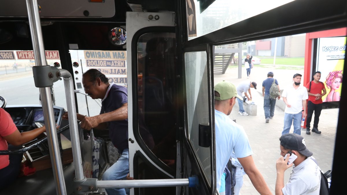 Situación. Los antisociales buscan mezclarse con los ciudadanos comunes. Los conductores, por eso, evitan que se suban quienes tienen aspectos sospechoso. No confían ya en nadie y tienen miedo.