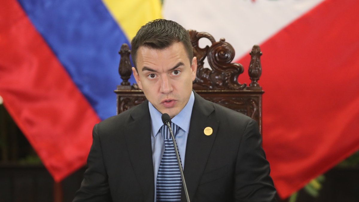 El presidente de Ecuador, Daniel Noboa, habla en la inauguración de gabinete binacional este jueves, en el marco del XV Encuentro Presidencial Binacional Perú-Ecuador, en el Palacio Nacional en Lima (Perú).