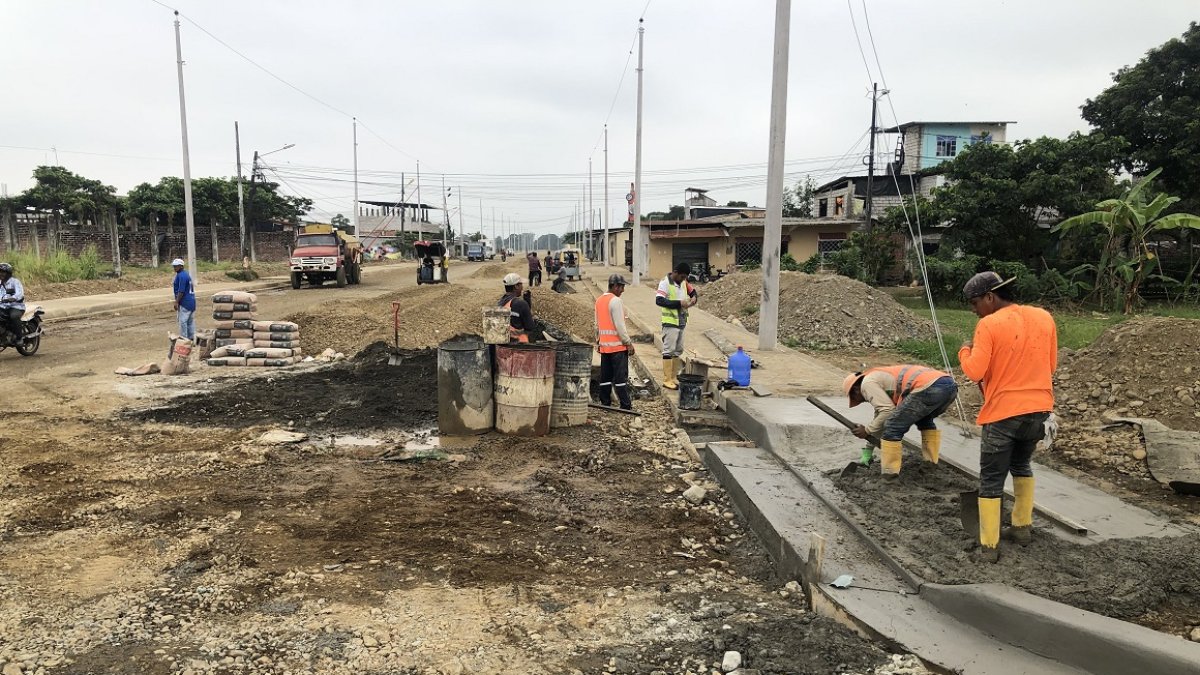La obra está en ejecución y se conecta con el puente de la calle Roldós.