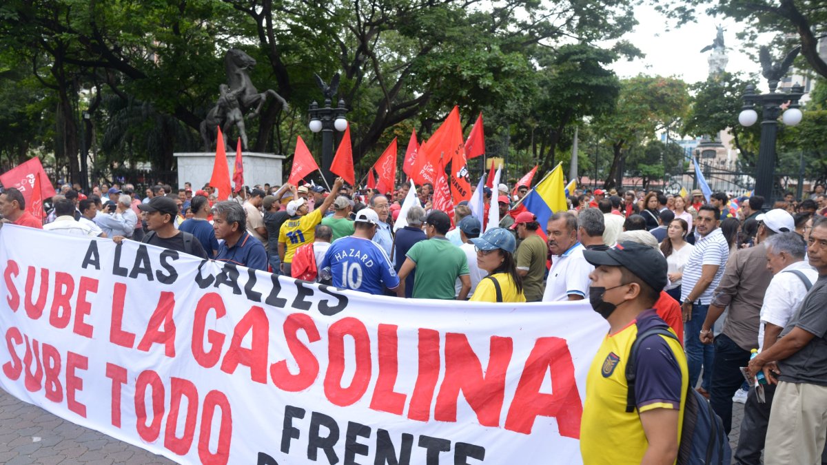 Guayaquil se suma a las protestas nacionales por el alza del precio del combustible
