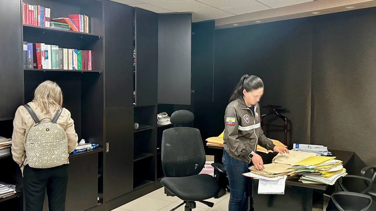 Allanamiento. La madrugada de este 4 de julio, la Fiscalía halló indicios en las oficinas de los abogados Toledo y Fierro.