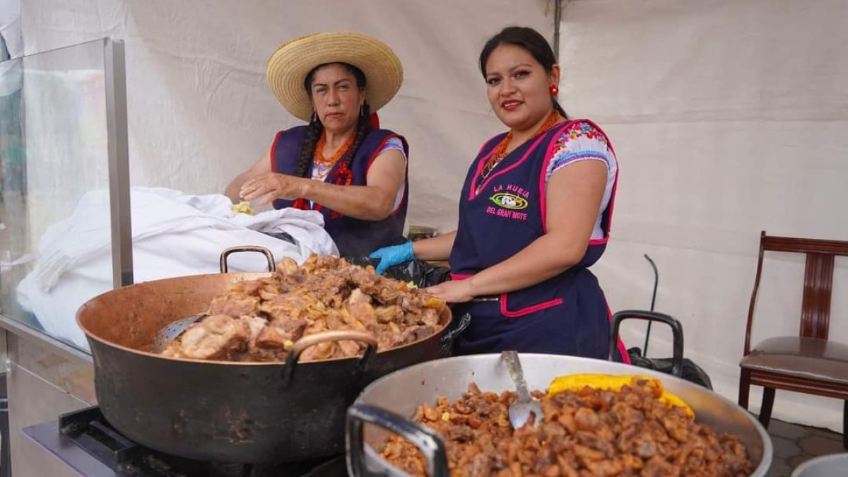 Las mujeres son parte de la feria gastronómica demoninada 'Rescate de Sabores Ancestrales'.