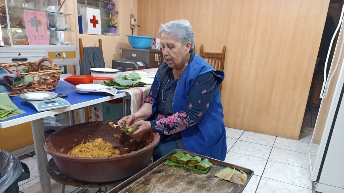 Mariana Cisneros aprendió a elaborar la arepa de zapallo hace más de 40 años de su suegra.