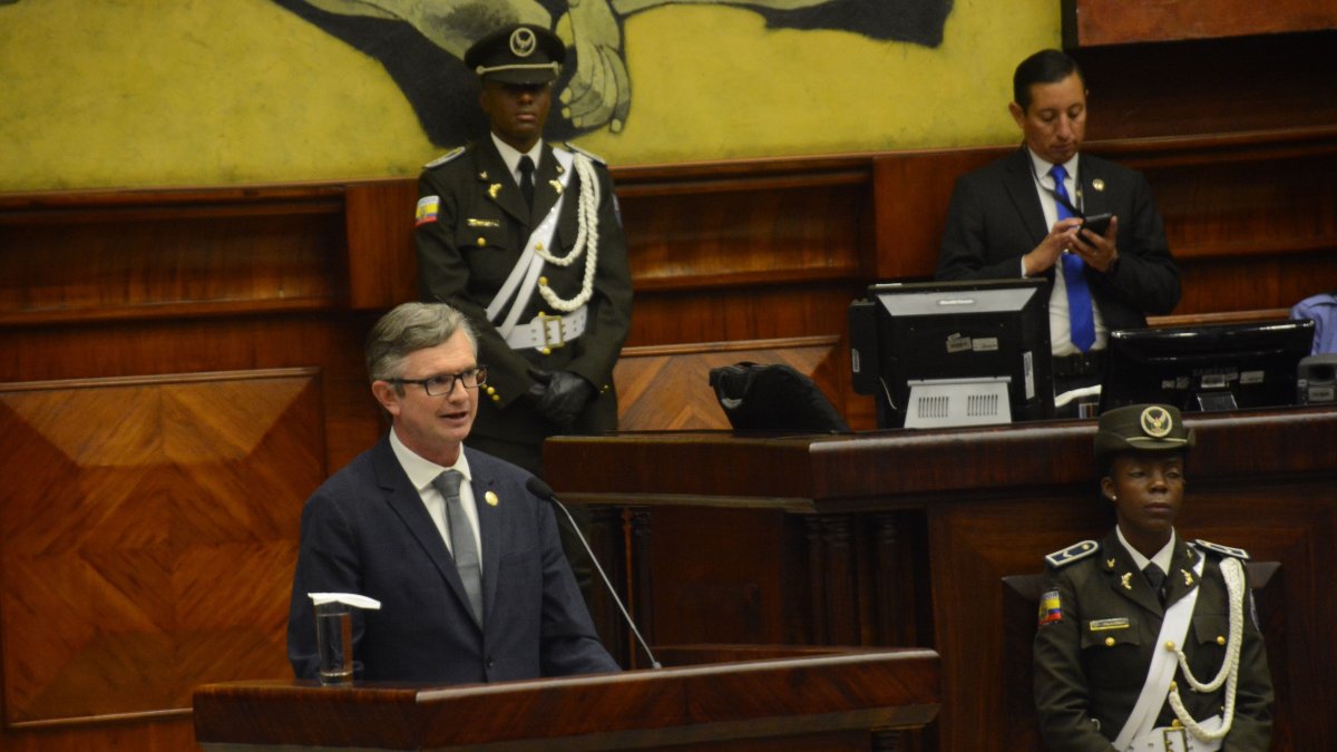 El ministro Vega, durante una comparecencia ante la Asamblea Nacional.