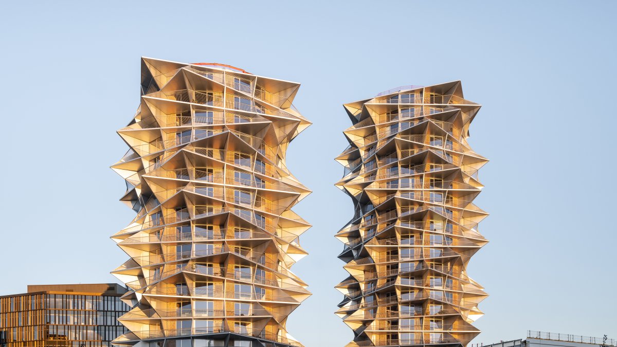 La torre Kaktus Tower 1 tiene 80 metros de altura y 24 plantas, mientras que la torre Nº 2 tiene 60 metros de alto y 19 plantas.