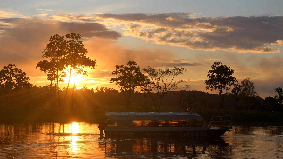 La lancha 'La Sanadora' en el rio Pastaza el 11 de junio de 2024, en el Datem del Marañón, en la amazonía peruana.