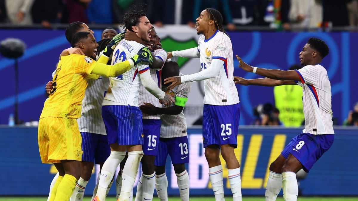 Los jugadores de Francia festejan la clasificación a las semifinales de la Eurocopa, tras eliminar a Portugal