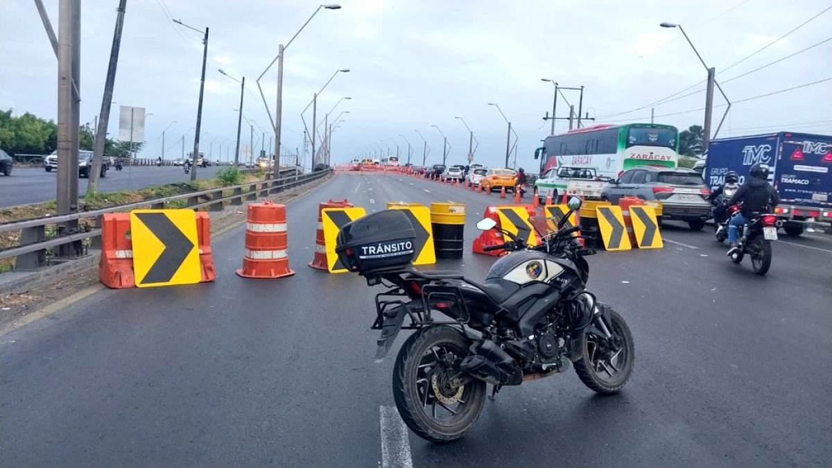 Territorio. Carriles se cerrarán al tránsito vehicular debido a trabajos.